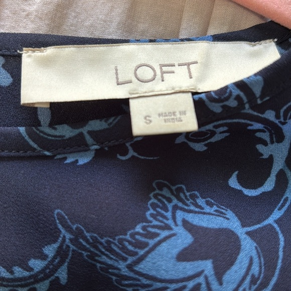 Loft size S blouse, with round collar and gathered sleeves. - Picture 4 of 6